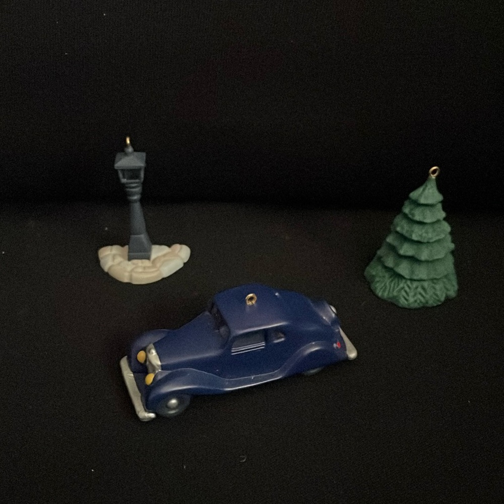 Hallmark Accessories Nostalgic Houses and Shops Series 1995